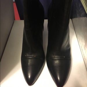 Roger Vivier Bottine Pincee Leather 100mm Bootie